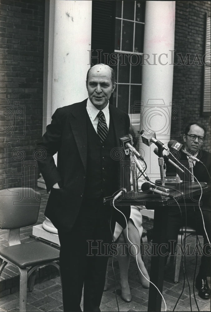 1983 Press Photo Doctor Thomas A. Bartlett, Educator - abna24755 - Historic Images