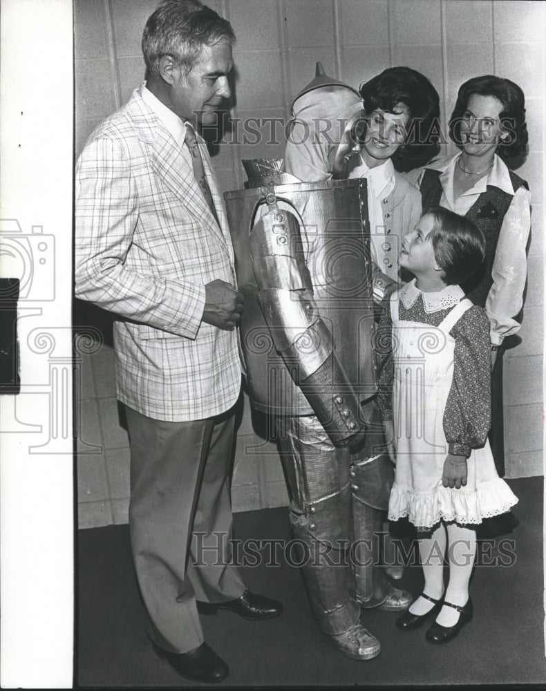 1978, Actors visit with Jefferson County Medical Society members - Historic Images