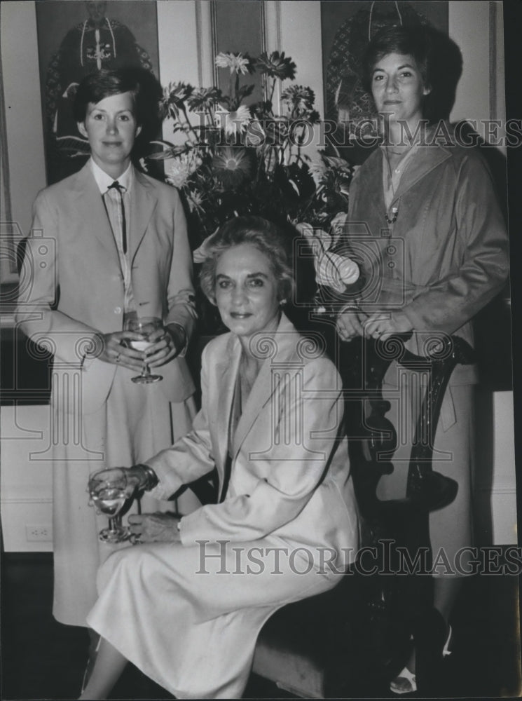 1979, Mrs. James Barton and others at Service Guild Founders banquet - Historic Images