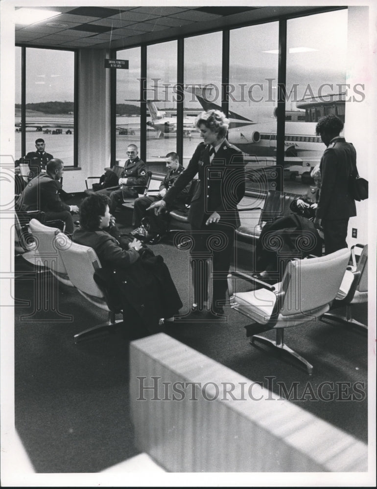 1988, Soldiers at Birmingham Municipal Airport Before Going Home - Historic Images