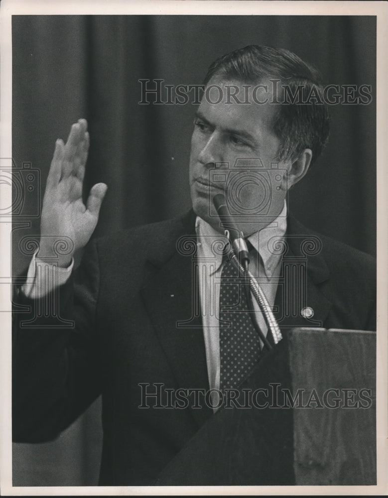 1986, Bill Baxley speaks to Democratic Committee in Birmingham - Historic Images