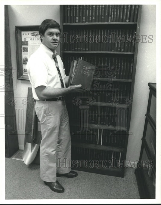 1979, Jere Beasley looks through books - abna24805 - Historic Images