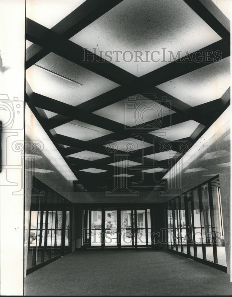 1982 Birmingham, Alabama, Birmingham Office Plaza Tower, Lobby - Historic Images