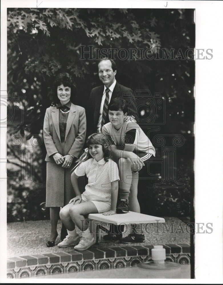 1986 Press Photo Prader Willi Syndrome Shawn Cooper &amp; family Dottie, Dale &amp; Chad - Historic Images