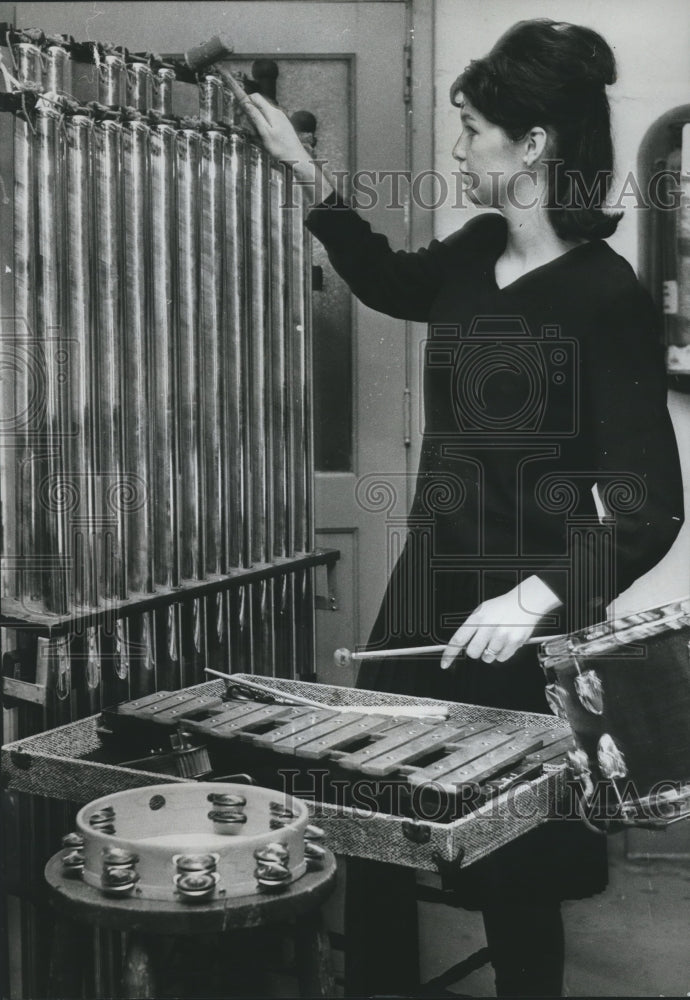 1963 Press Photo Sarah Cooper, percussionist, Musician, xylophone - abna25130 - Historic Images