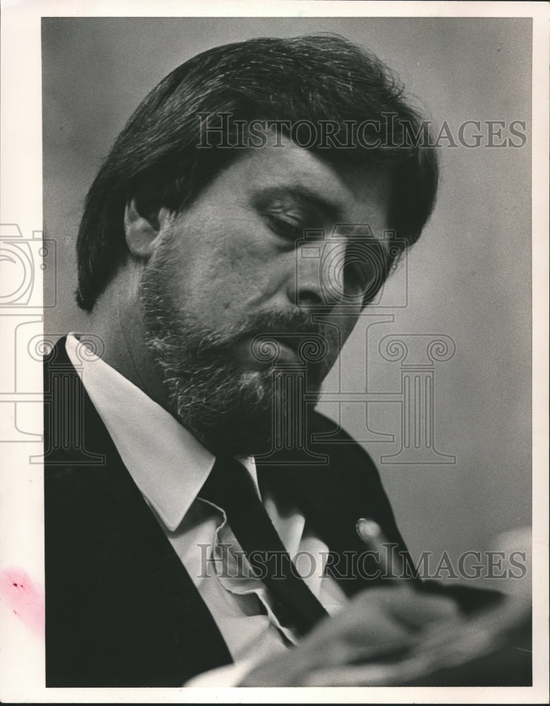 1985, Senator Danny Corbett taking notes, Alabama - abna25154 - Historic Images