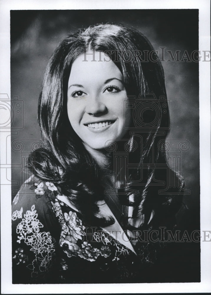 1976 Beverly Kay Gillilan of Marshall County - Historic Images