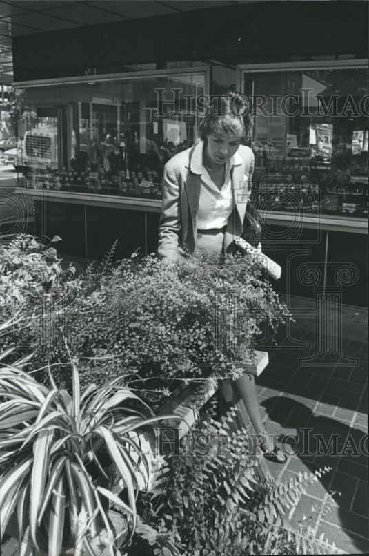 1980, Glenda Gibbs, plants, Birmingham's "C'mon Down" celebration, AL - Historic Images