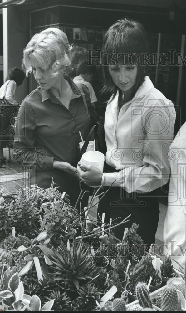 1980 Brenda Stewart, Connie Eady, Birmingham's "C'mon down" Event - Historic Images