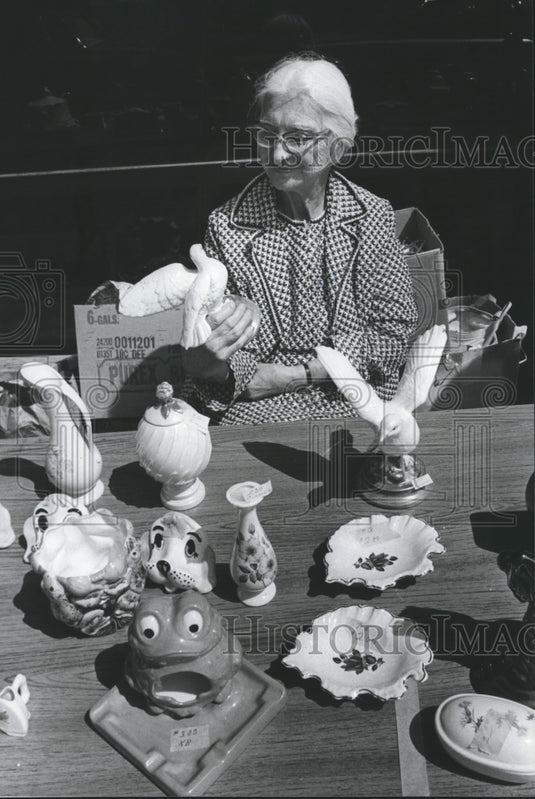 1980, Retha Crawford, figurines, Birmingham's "C'mon down" Event - Historic Images