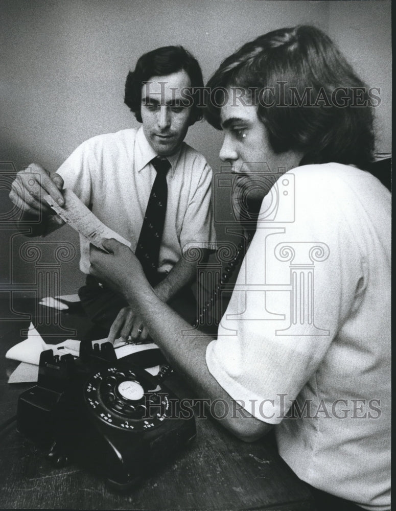 1972 Press Photo Pryor Conrad & Mike Lally, Jefferson County Board of Health - Historic Images