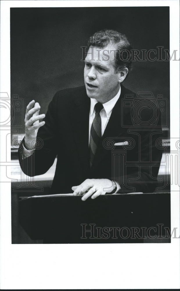 1992 Marty Connors at debate, University of Alabama - Historic Images