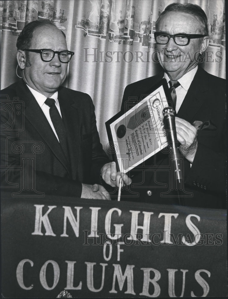 1970 Press Photo Dr. Houston Cole K of C &quot;Man of the Year in Calhoun County - Historic Images