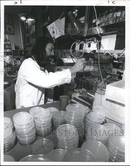 1977 Dr. Roy J. Curtiss, University of Alabama Birm. Microbiologist - Historic Images