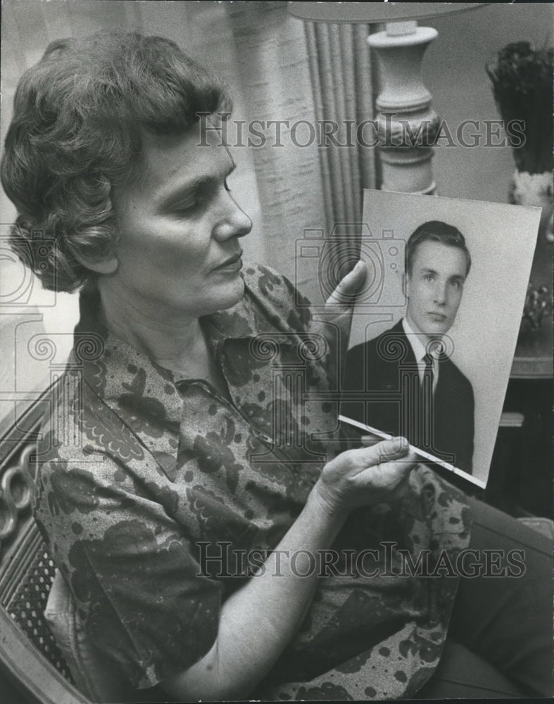 1973, Mrs. Vincent Cusimano Waits for Return of MIA Son, Alabama - Historic Images