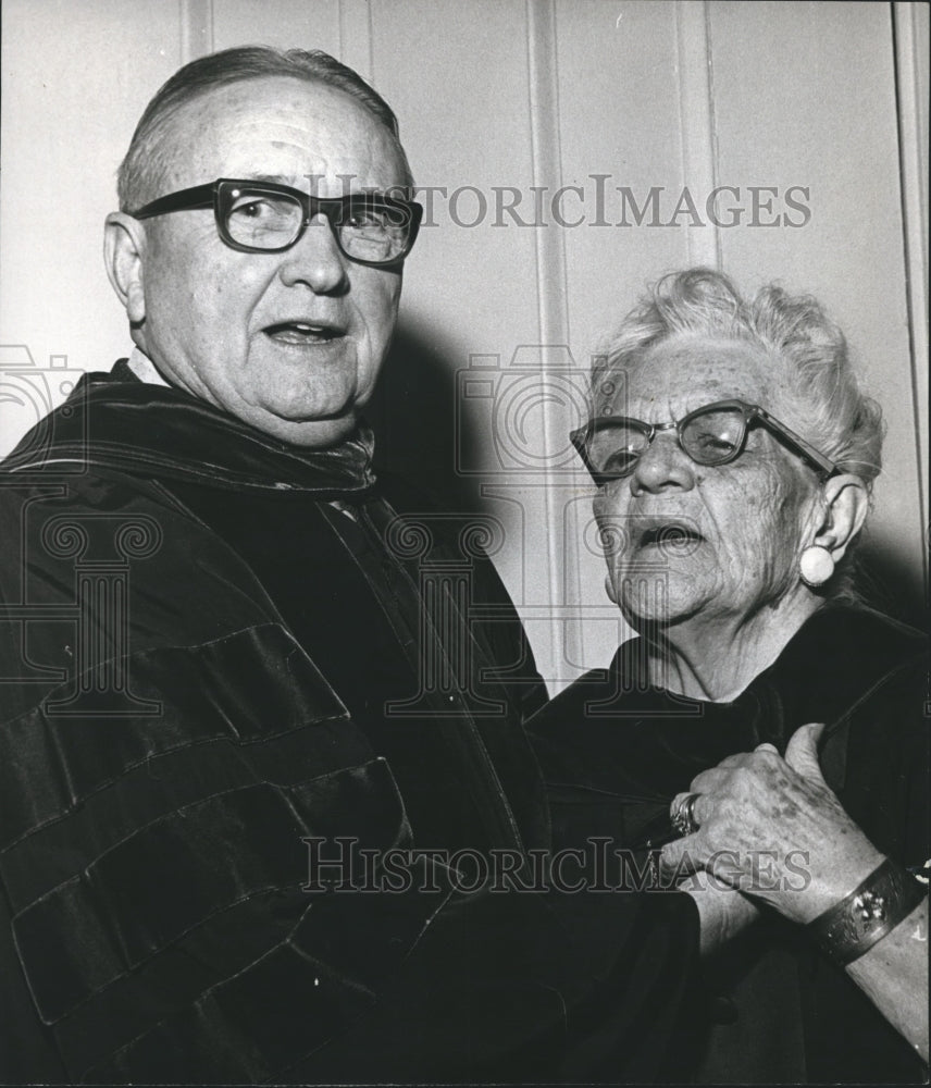 1970 Press Photo Mrs. Annie (C.W.) Daugette Receives Honorary Doctorate at 94 - Historic Images