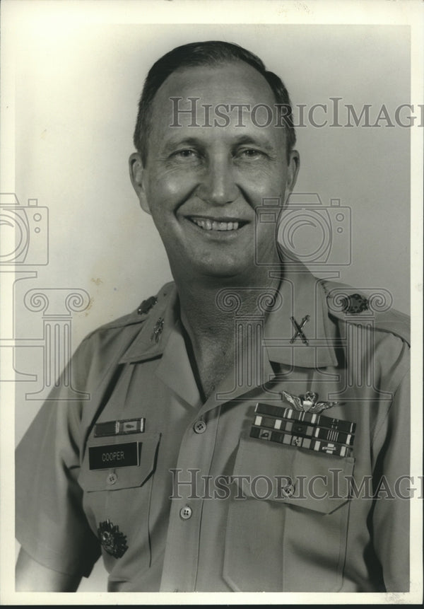 1975 Press Photo Colonel Robert Cooper, Chief, Army Readiness Group, o ...