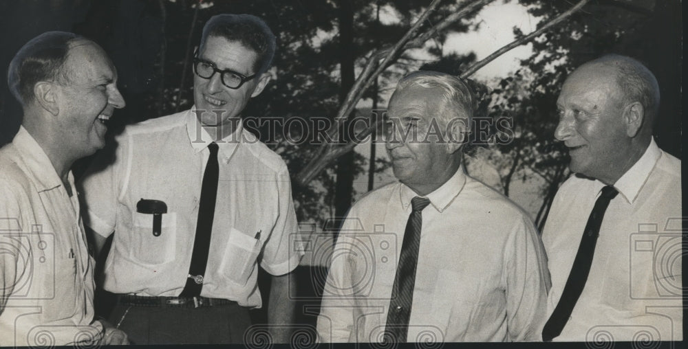 1961 Press Photo Politician C.J. Coley Discusses Congressional Race, Alabama - Historic Images