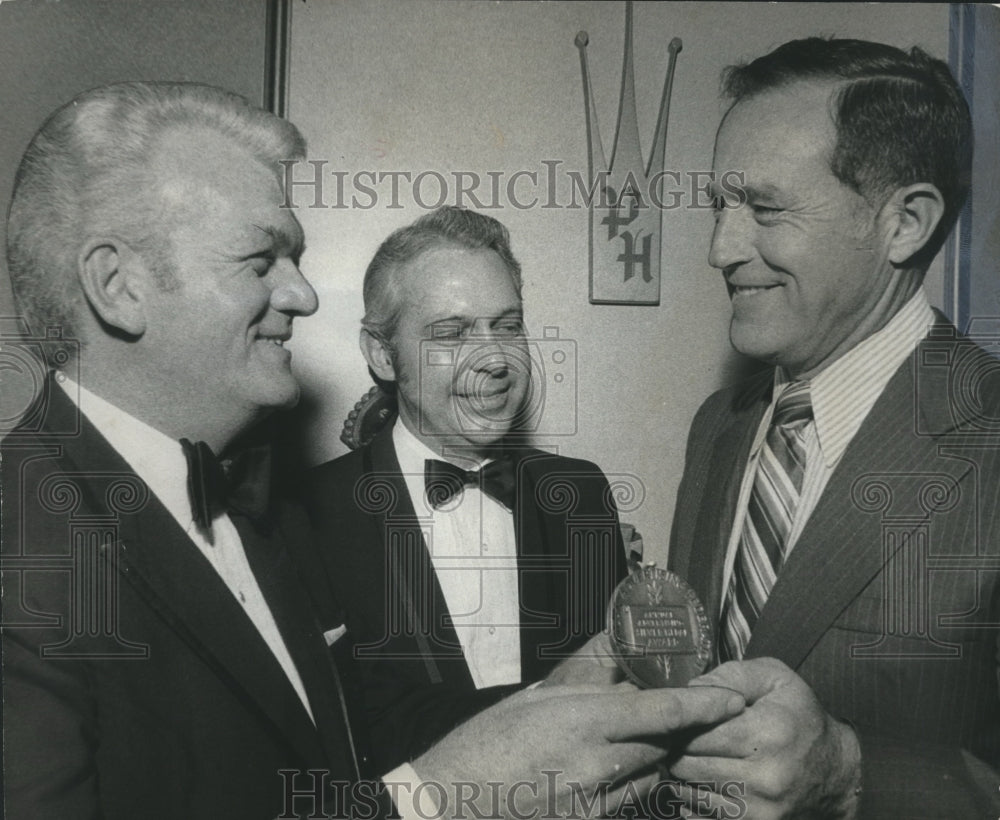 1971, Alabama Ad Club Picks Cunningham For &quot;Man of Year&quot; Honor - Historic Images