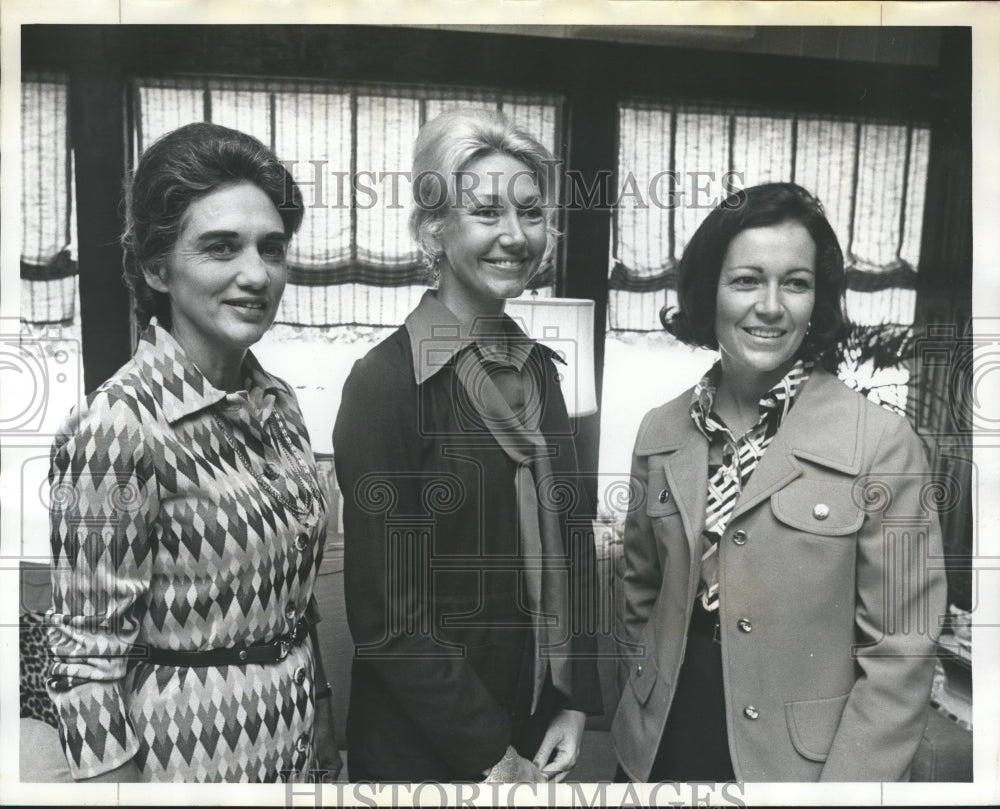 1973 Press Photo Members of Service Guild at luncheon on home on Old Brook Run - Historic Images