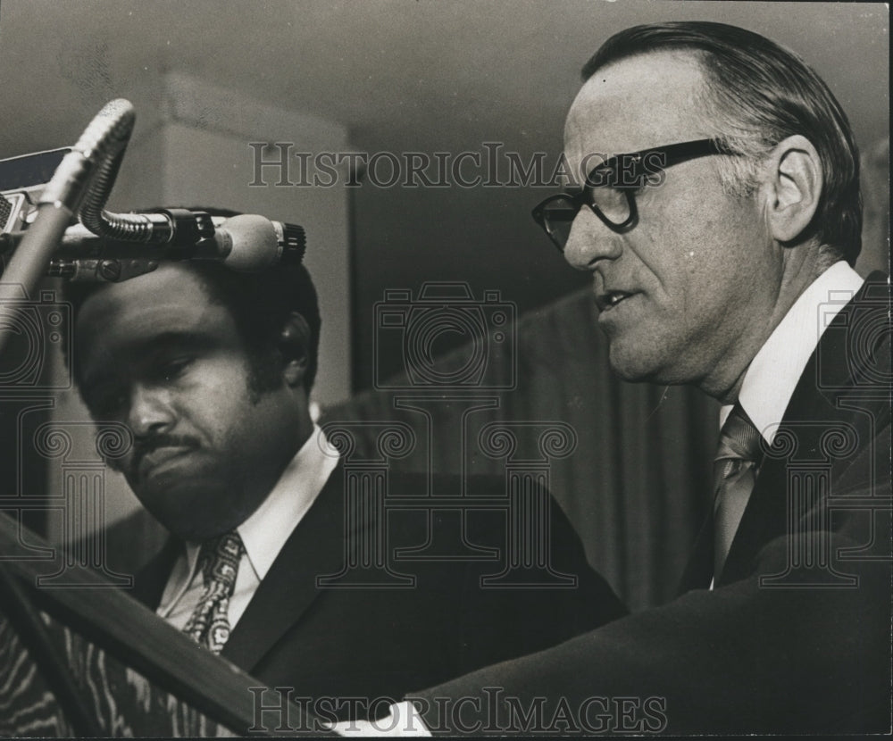 1971 Press Photo Alabama Representative Chris McNair, and Albert Mills - Historic Images