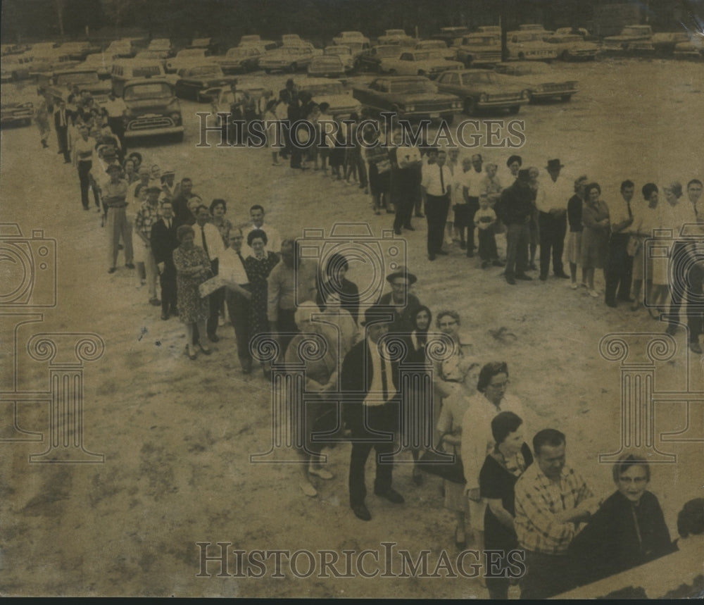 1966 Press Photo Hundreds wait to Vote in Dothan, Alabama - abna25541 - Historic Images