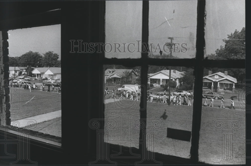 1979, Students outside window of Dunbar School, Bessemer, Alabama - Historic Images