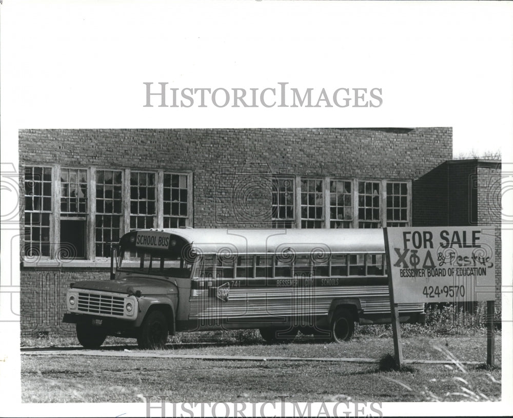 1982 Old Carver school building abandoned, Bessemer, Alabama - Historic Images