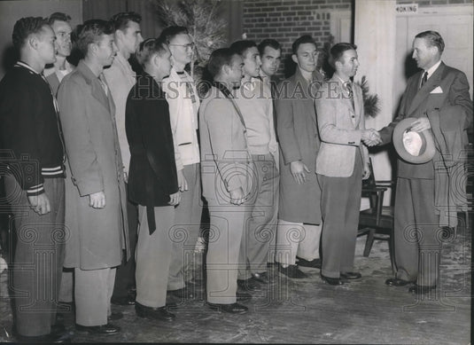 1951 Dr. Cole with Jacksonville students called to active duty - Historic Images