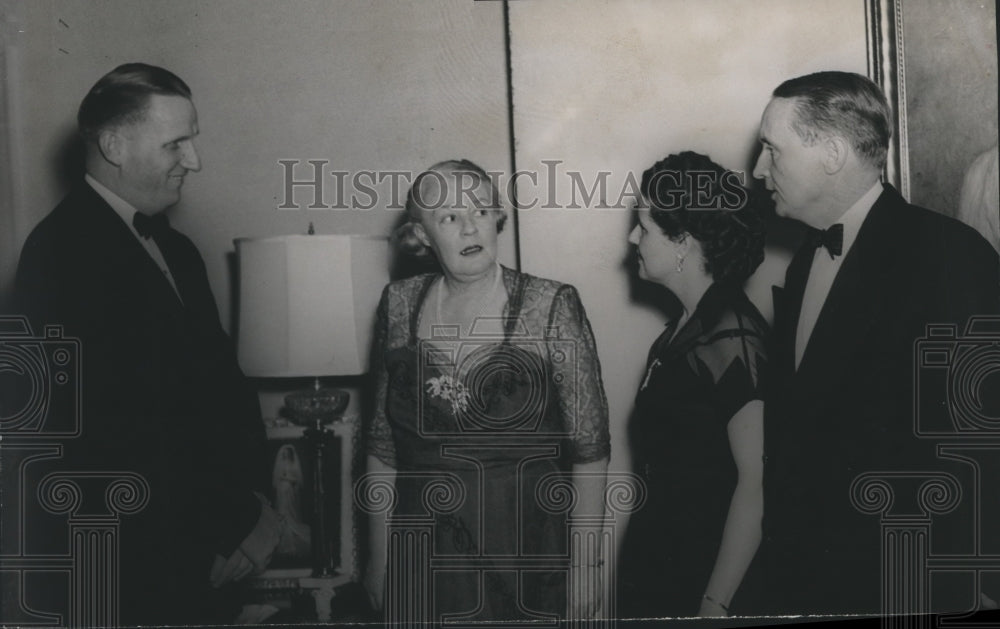 1951 Press Photo Dorothy Thompson, others at Jacksonville State Teachers College - Historic Images