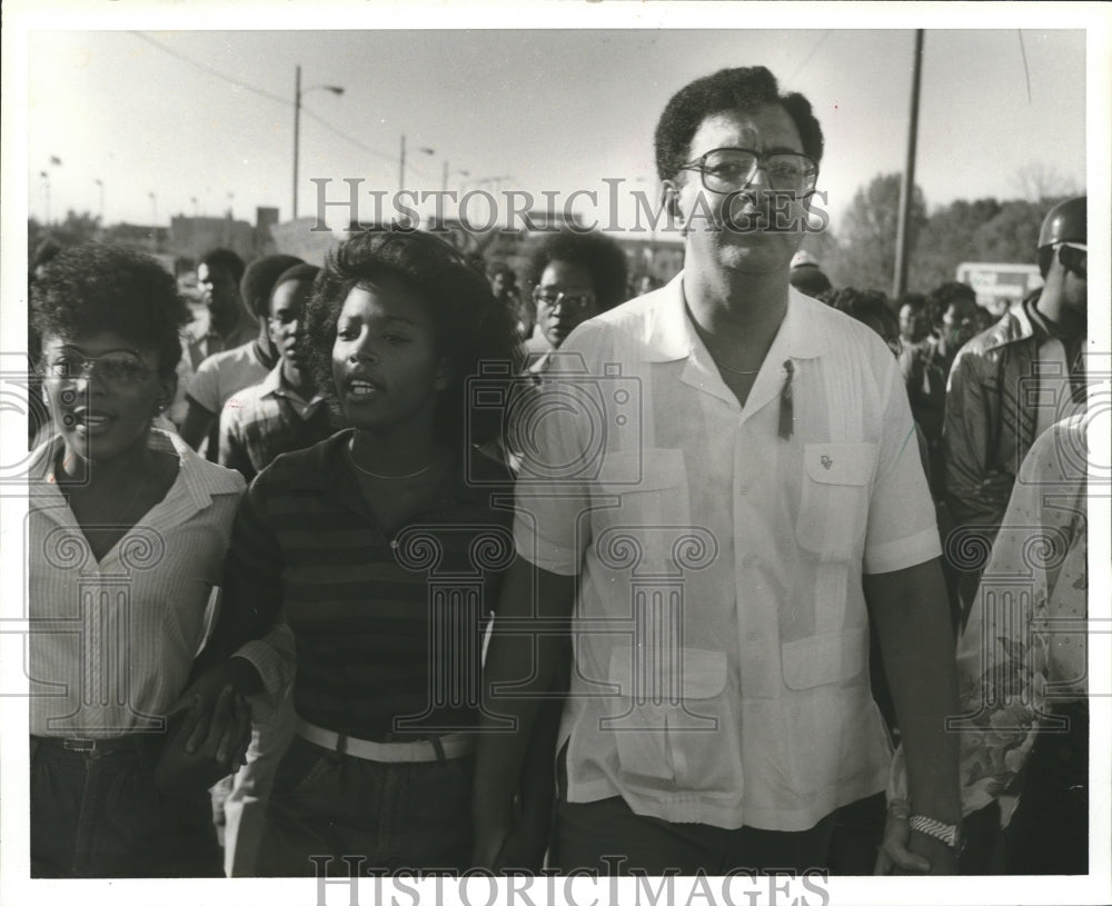 1981 Gary Cooper, Commissioners of Pensions and Security marches - Historic Images