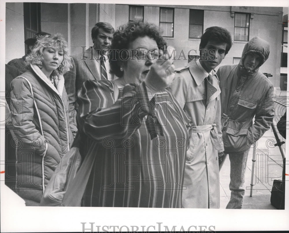 1988 Caroline T. Corbet, bids on Redmont Hotel furnishings, Alabama - Historic Images