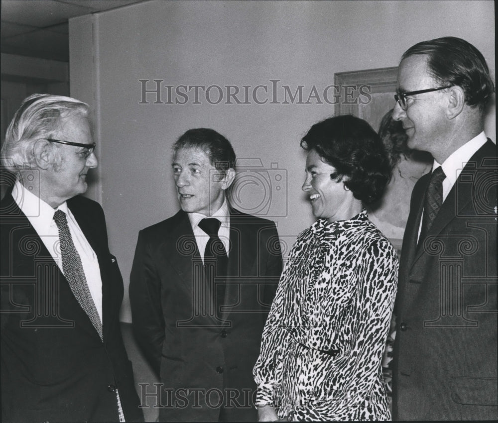 1974 Press Photo Dr. Allan Cott, others discuss mental health research, Alabama - Historic Images