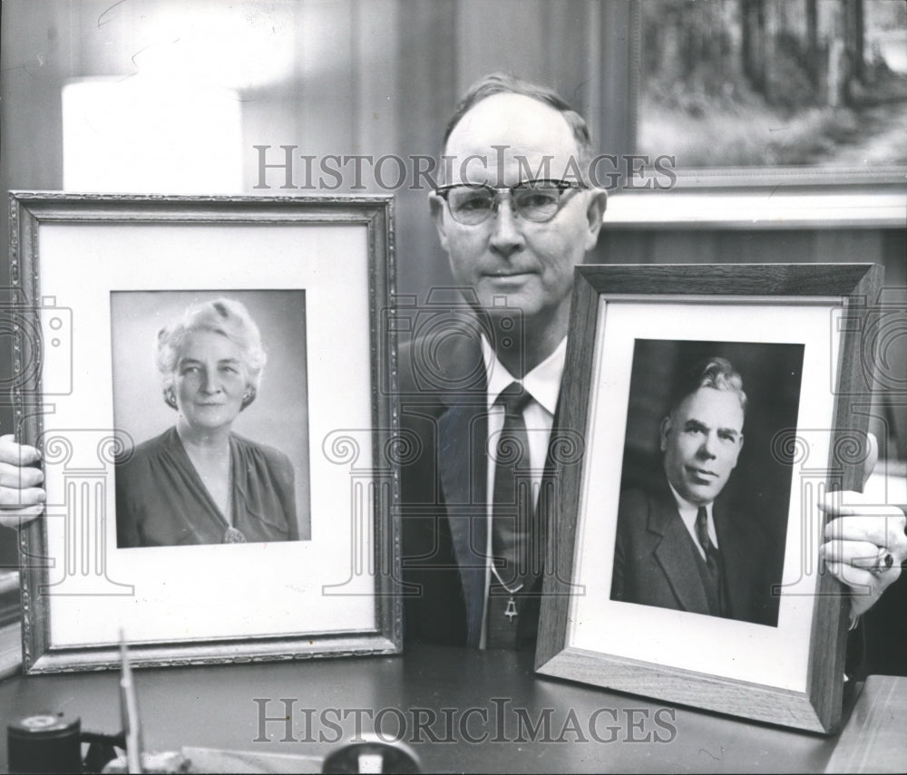 1966 Press Photo Kenneth Daniel Holds Pictures of his Parents - abna25785-Historic Images