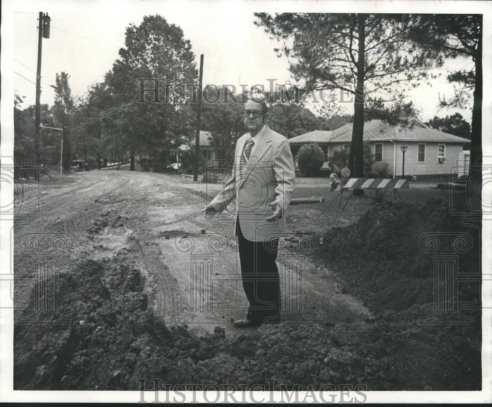 1978 Preston Darden, Mayor of Hueytown, Alabama, Standing Outside - Historic Images