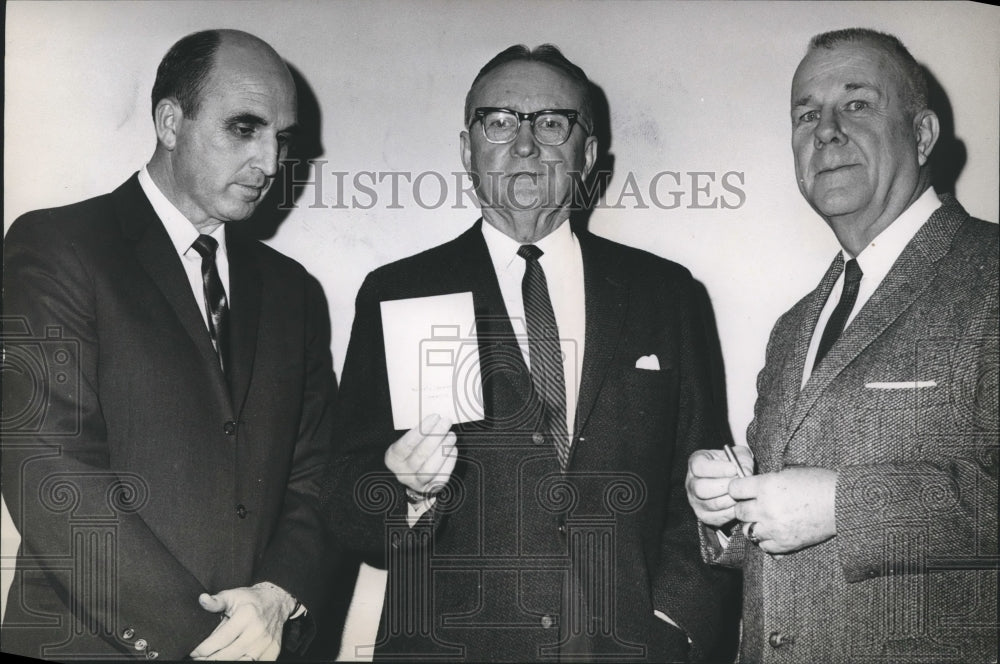 1964 Press Photo Dr. Houston Cole with Hartselle Chamber Officials - abna25803-Historic Images