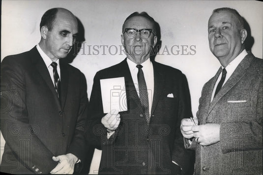 1964 Press Photo Dr. Houston Cole with Hartselle Chamber Officials - abna25803-Historic Images