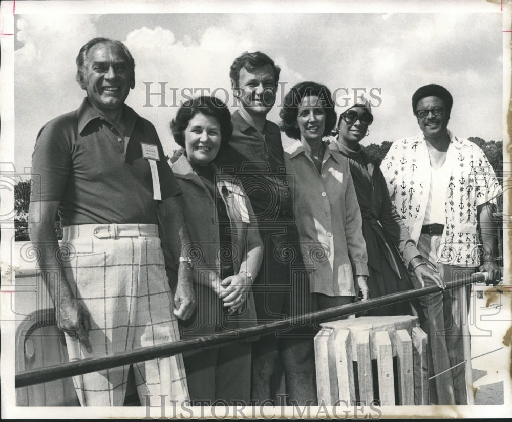 1975 Press Photo Lieutenant Governor&#39;s Conference - Couples Board Cruiser - Historic Images