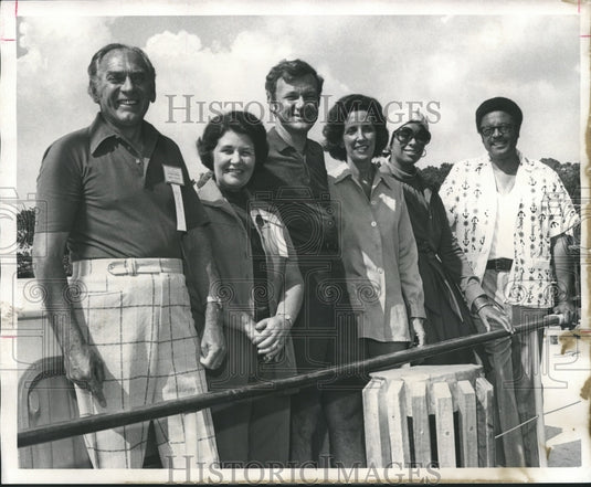 1975 Press Photo Lieutenant Governor's Conference - Couples Board Cruiser - Historic Images