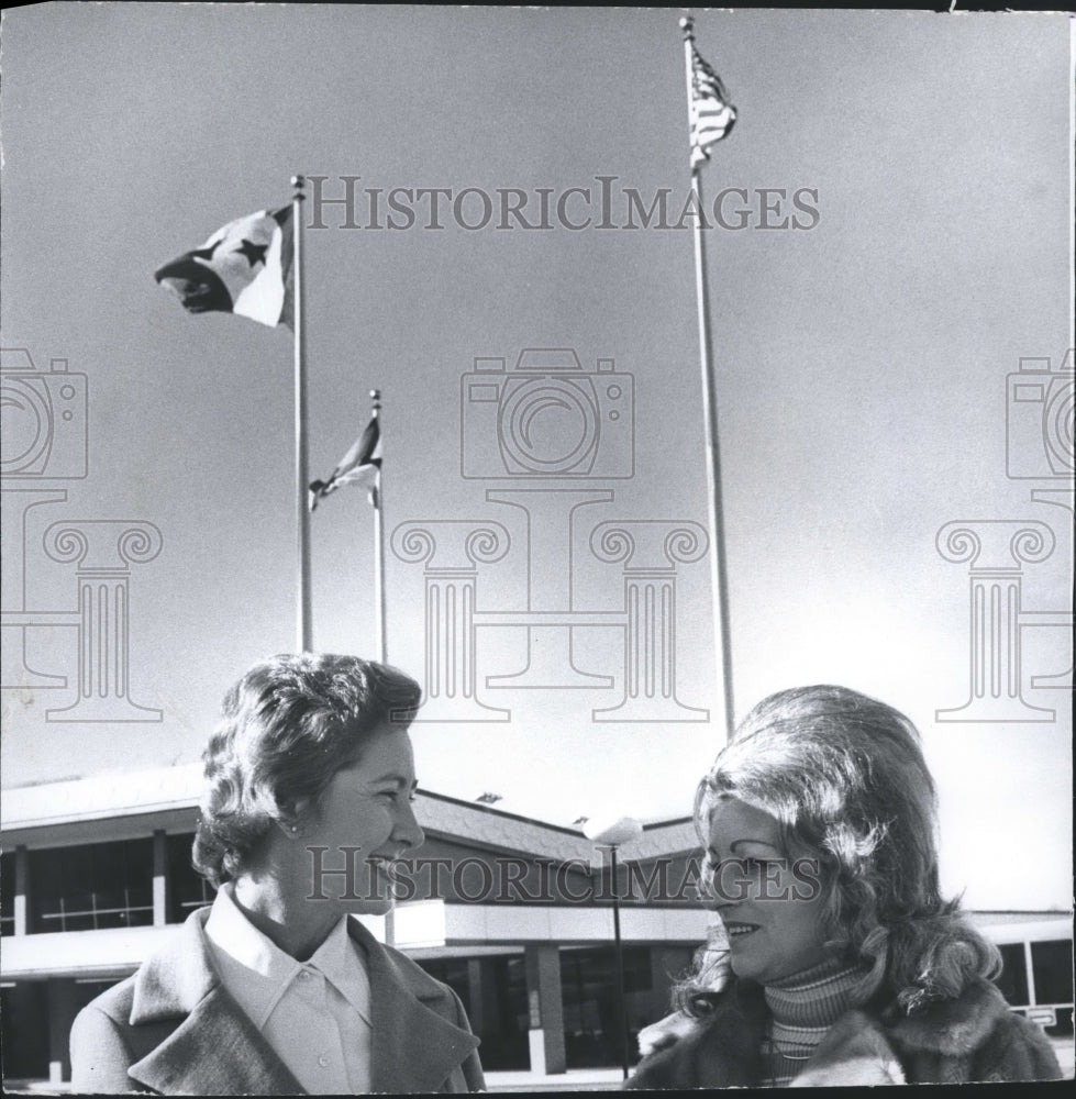 1973, Airport receives flags from Junior Chamber of Commerce, Alabama - Historic Images