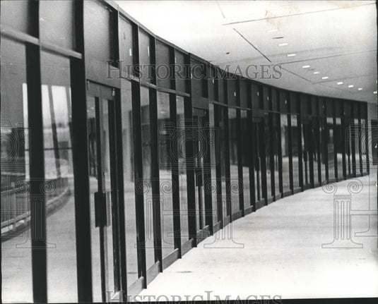 1972 Press Photo Municipal Airport in Birmingham, Alabama, Glass doors-Historic Images