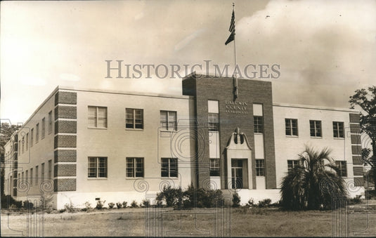 1956, Baldwin County Courthouse has 'new' look, Bay Minette, Alabama - Historic Images