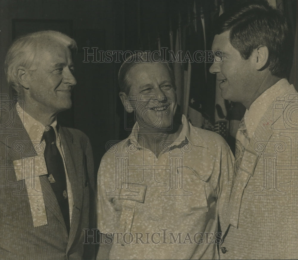 1975 Lieutenant Governors discussing state problems - Historic Images