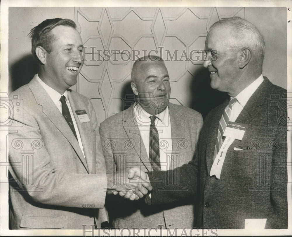 1960 Press Photo Richard Beard, Leslie J. Hatcher and Jack Dunn at Meeting - Historic Images