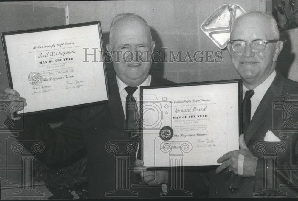 1968 Press Photo Agriculture Man of the Year Richard Beard with Cecil Chapman - Historic Images