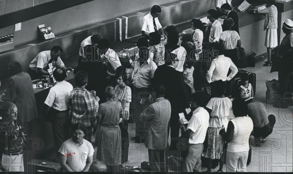 1978 Long Lines for Ticket Fares at Birmingham, Alabama Airport - Historic Images