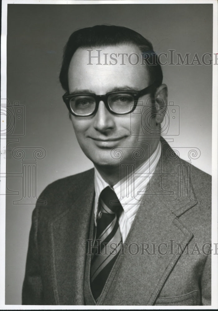 1975 James Wade, manager for U. S. Steel Supply in Birmingham - Historic Images