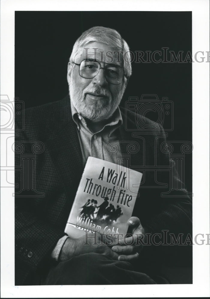 1988 Press Photo University of Montevallo member William Cobb promotes his book - Historic Images
