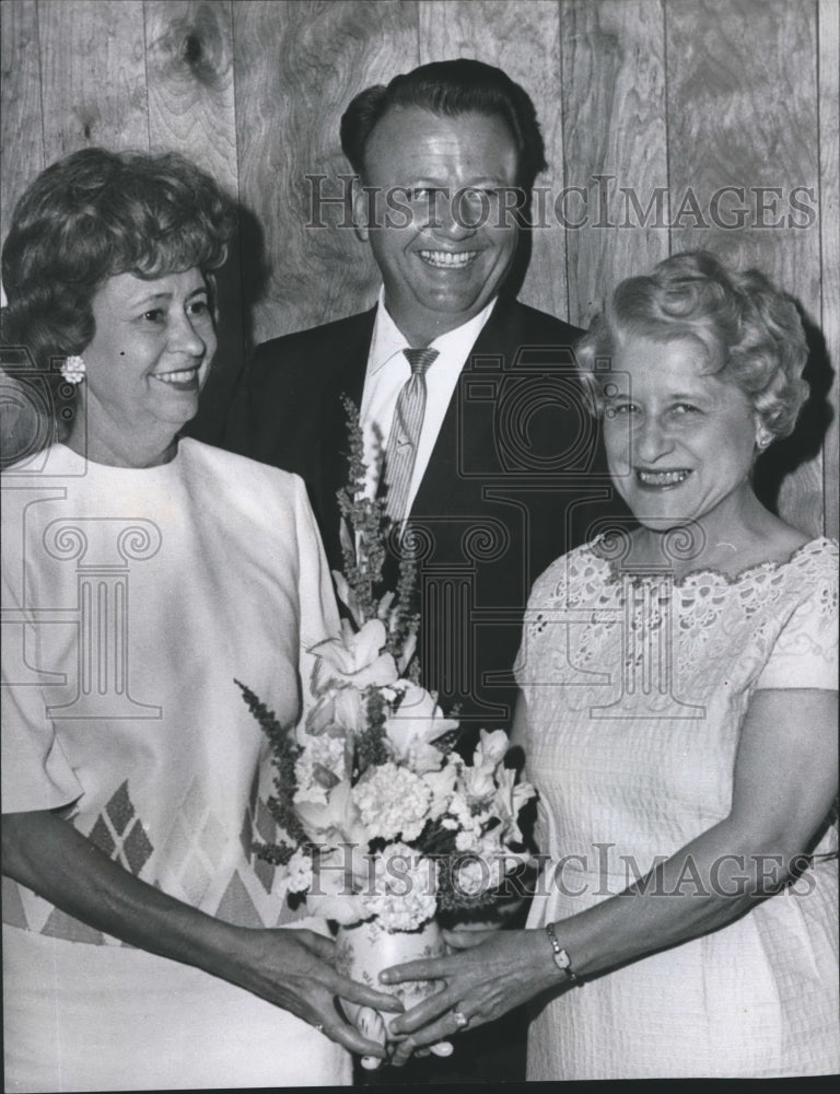 1966 Press Photo Mrs. R.G. Allison, L.B. Williams, Mrs. Fred Mauntel - abna26075 - Historic Images