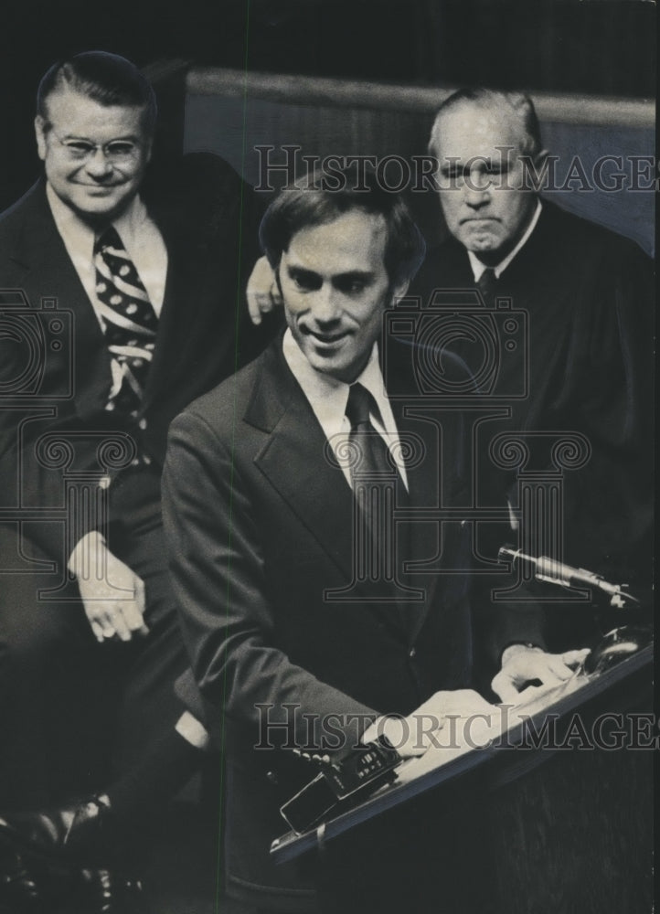 1974 Press Photo Politician Ben Erdreich, Chriss Doss and Judge Huey at Event - Historic Images